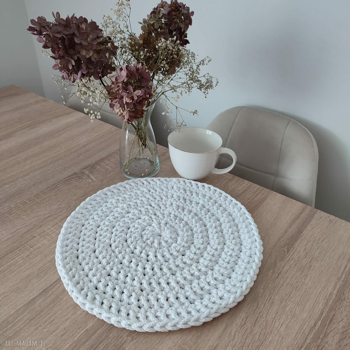 Podkładka szydełkowa okrągła ze sznurka 33 cm