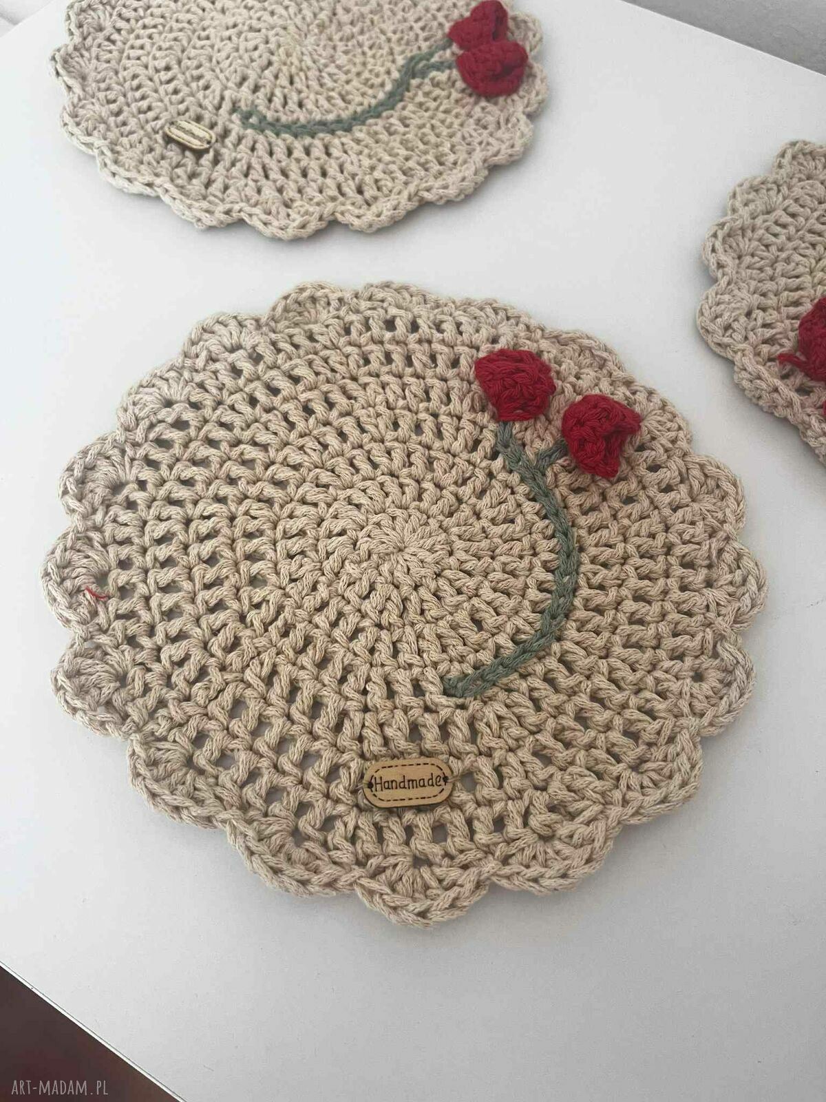 Beżowe podkładki szydełkowe 6 szt. - rękodzieło na stół (27 cm)