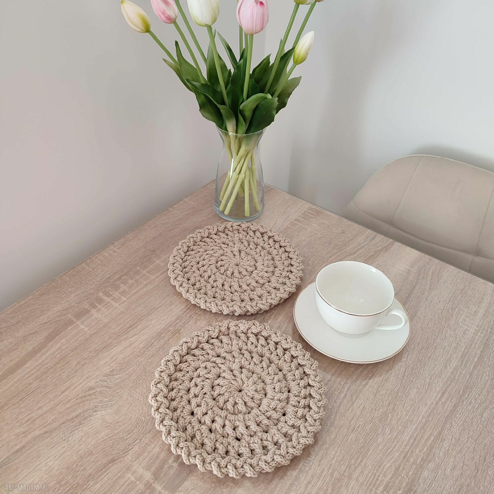 Podkładka szydełkowa pod kubki ze sznurka, okrągła 20 cm