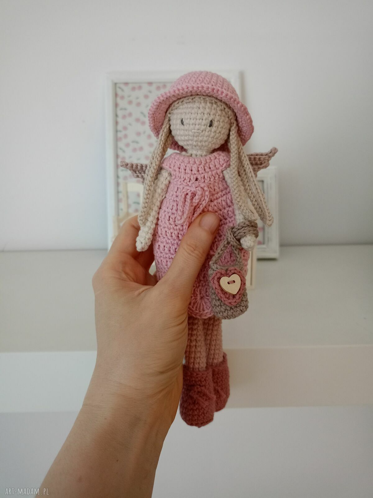 Szydełkowy aniołek jasnoróżowy - dekoracja handmade dla dziewczynki