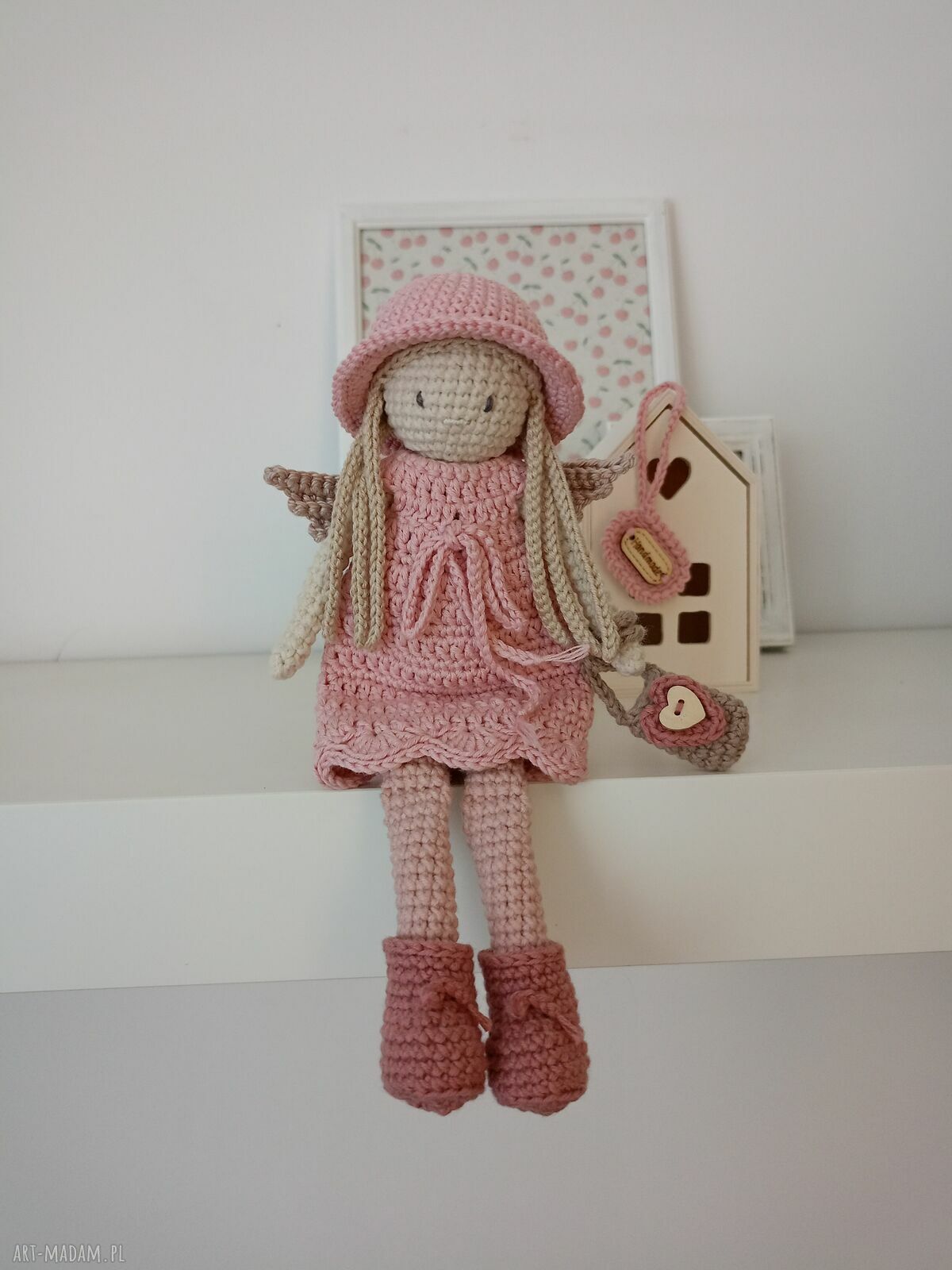 Szydełkowy aniołek jasnoróżowy - dekoracja handmade dla dziewczynki