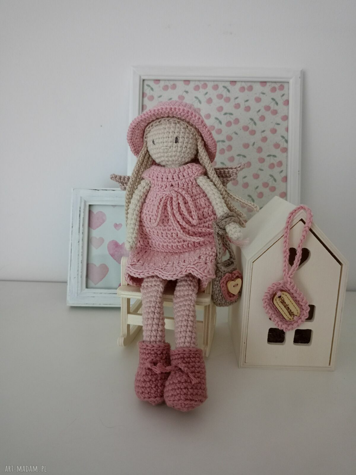 Szydełkowy aniołek jasnoróżowy - dekoracja handmade dla dziewczynki