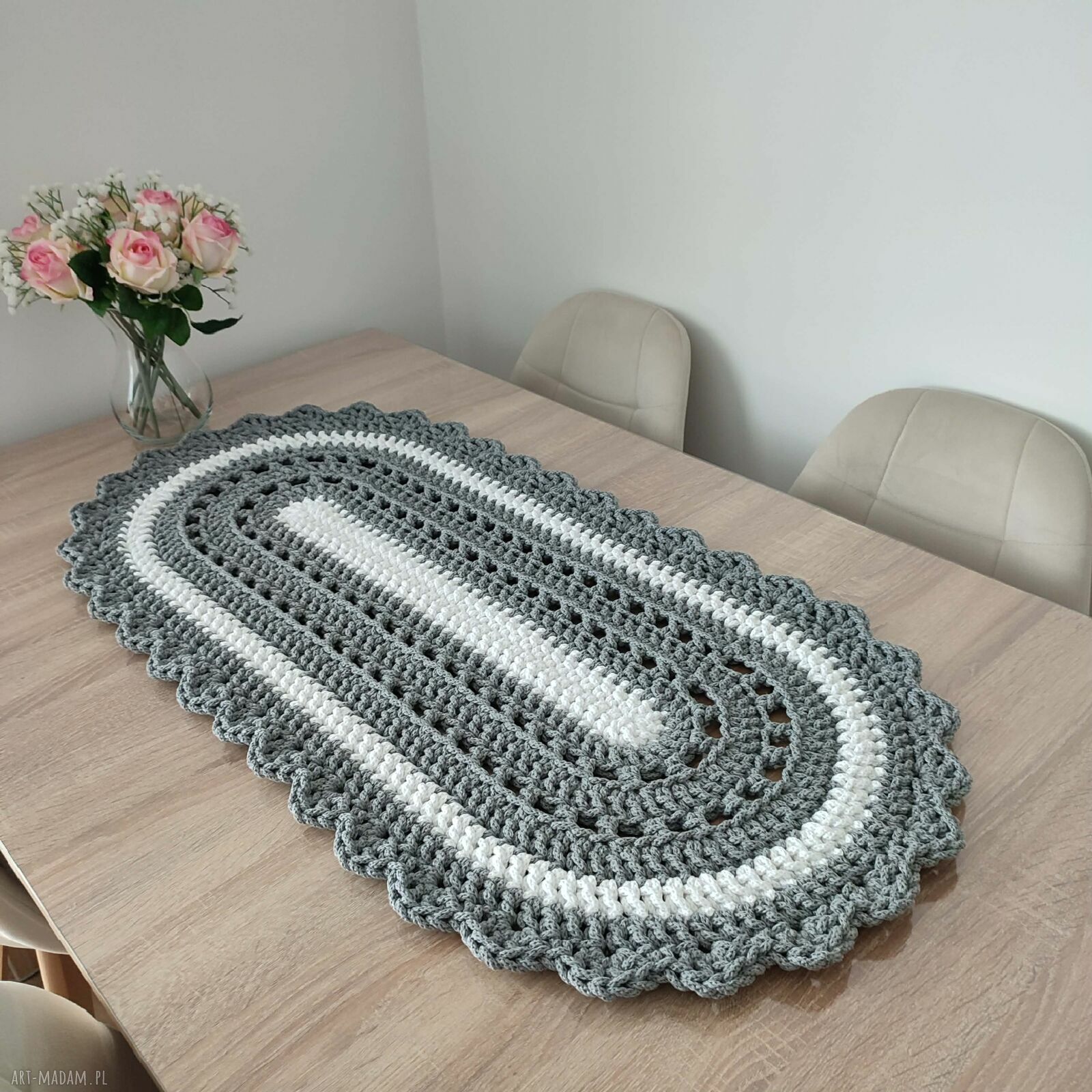 Ręcznie szydełkowany bieżnik owalny 50x100 cm ze sznurka bawełnianego