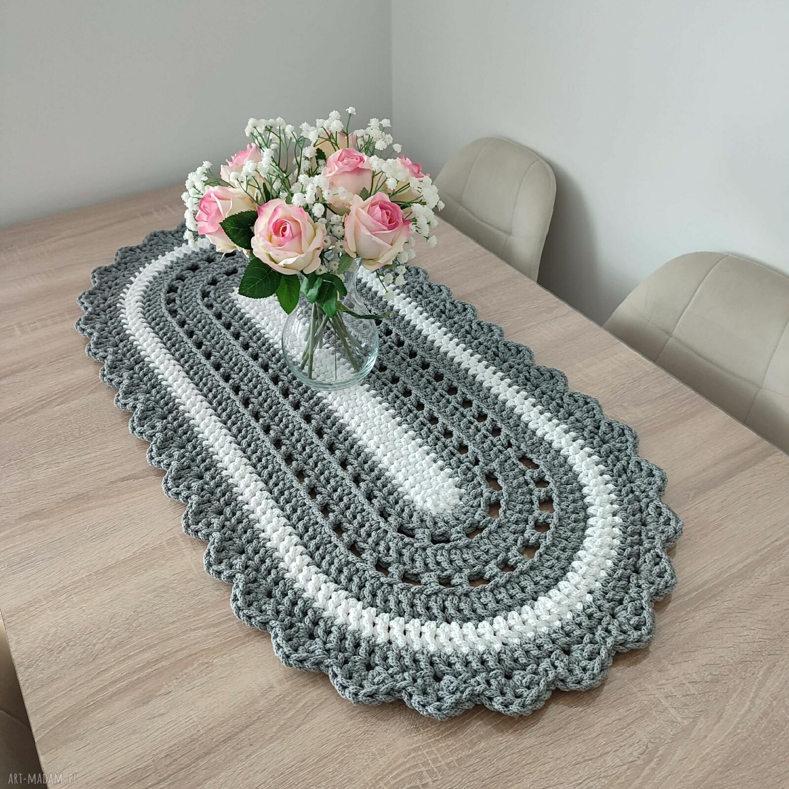 Ręcznie szydełkowany bieżnik owalny 50x100 cm ze sznurka bawełnianego