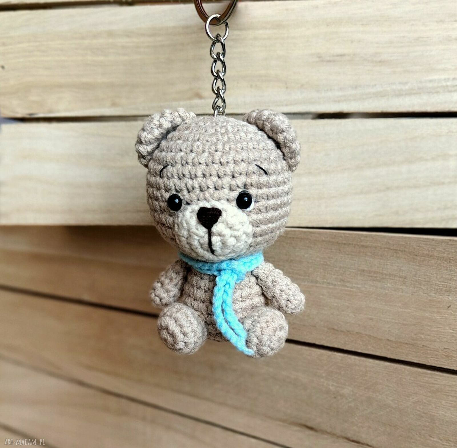 Szydełkowy miś breloczek handmade - urocza zawieszka na prezent