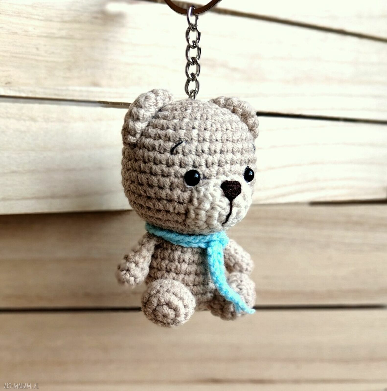 Szydełkowy miś breloczek handmade - urocza zawieszka na prezent