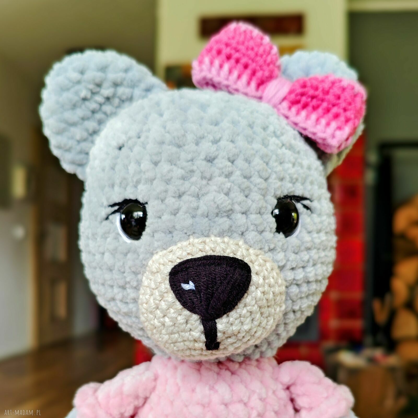 Szydełkowy miś w różowej sukience 30 cm handmade przytulanka