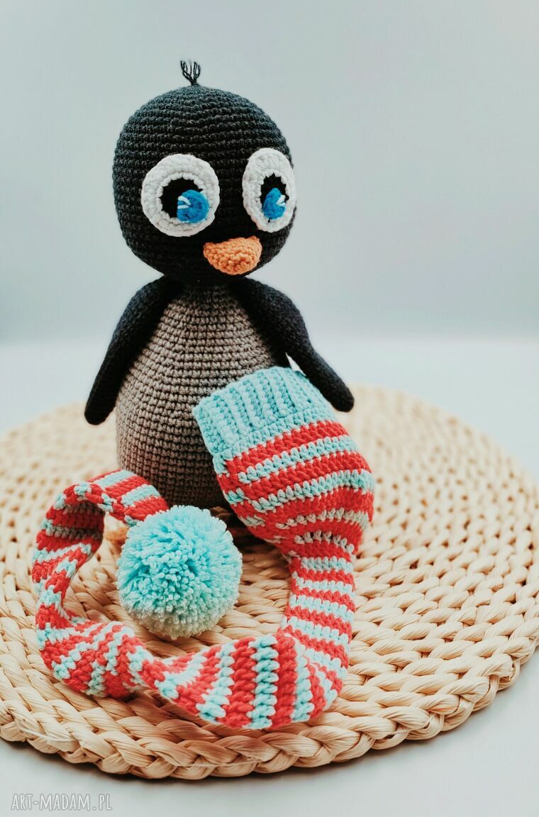 Szydełkowy pingwin długaczapa - maskotka handmade dla dziecka