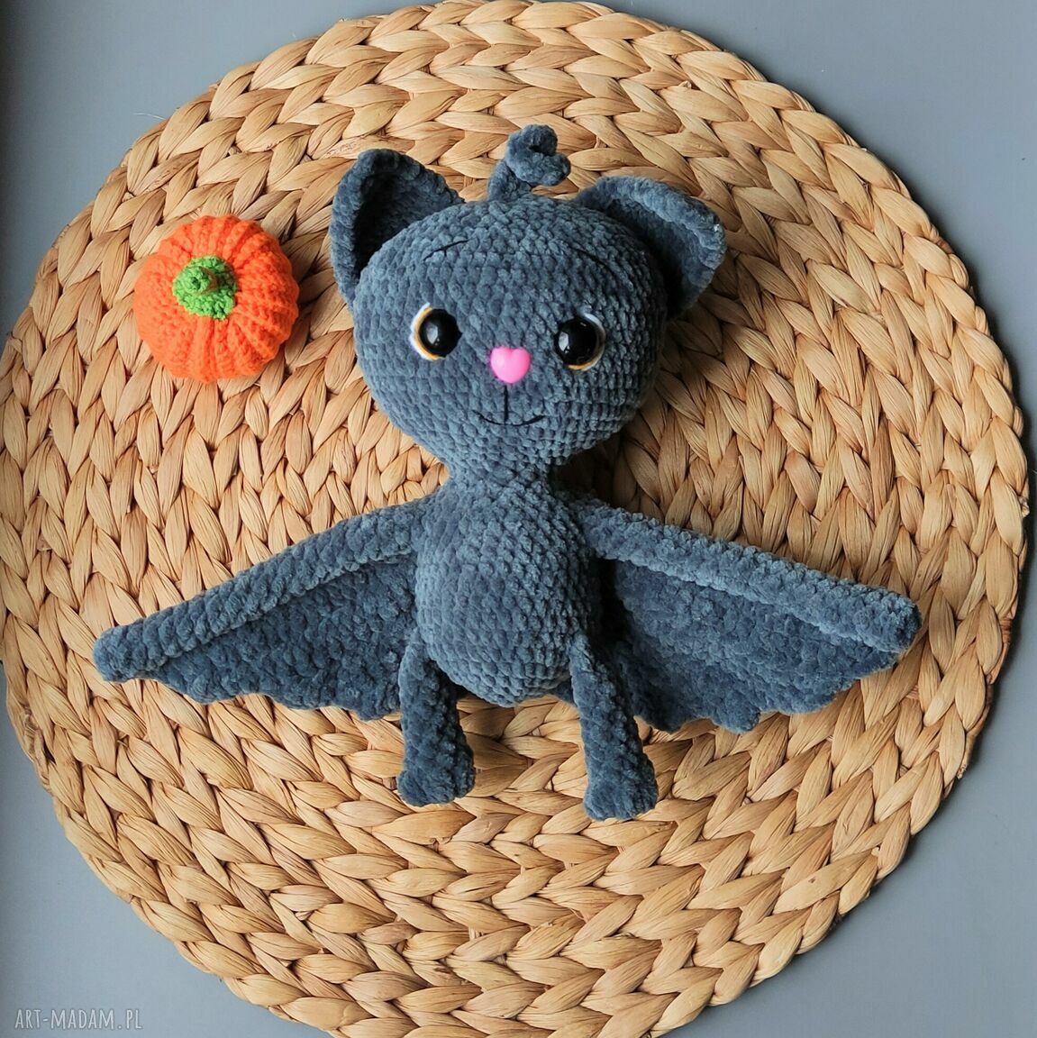 Szydełkowy nietoperz - przytulanka na Halloween 25 cm dla dzieci 3+