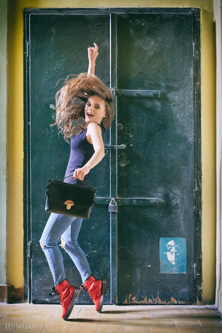 Szykowna czarna mini torebka Ann z naturalnej skóry od Ladybuq