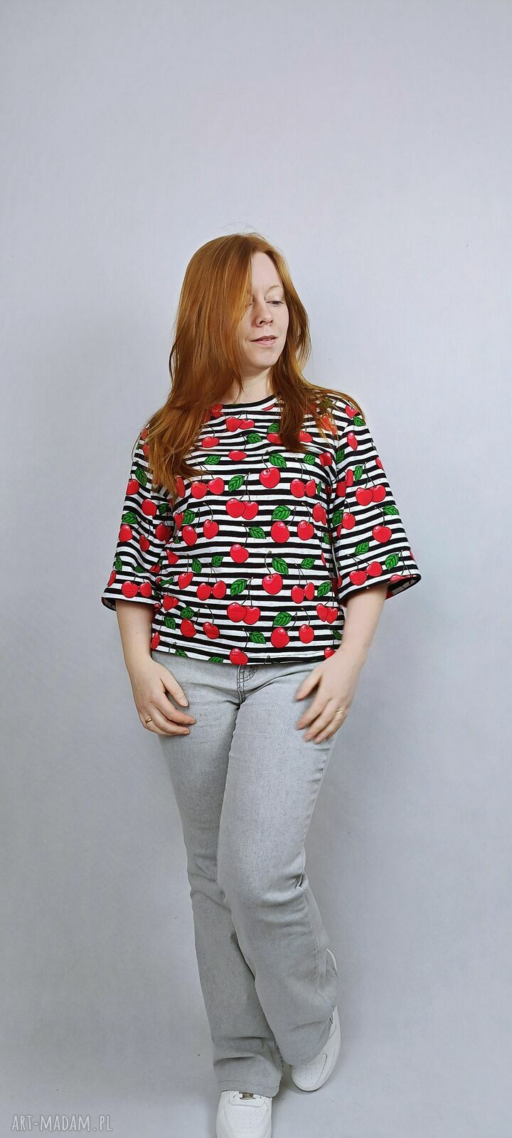 T-shirt damski CHILL CHERRY - ręcznie szyty oversize