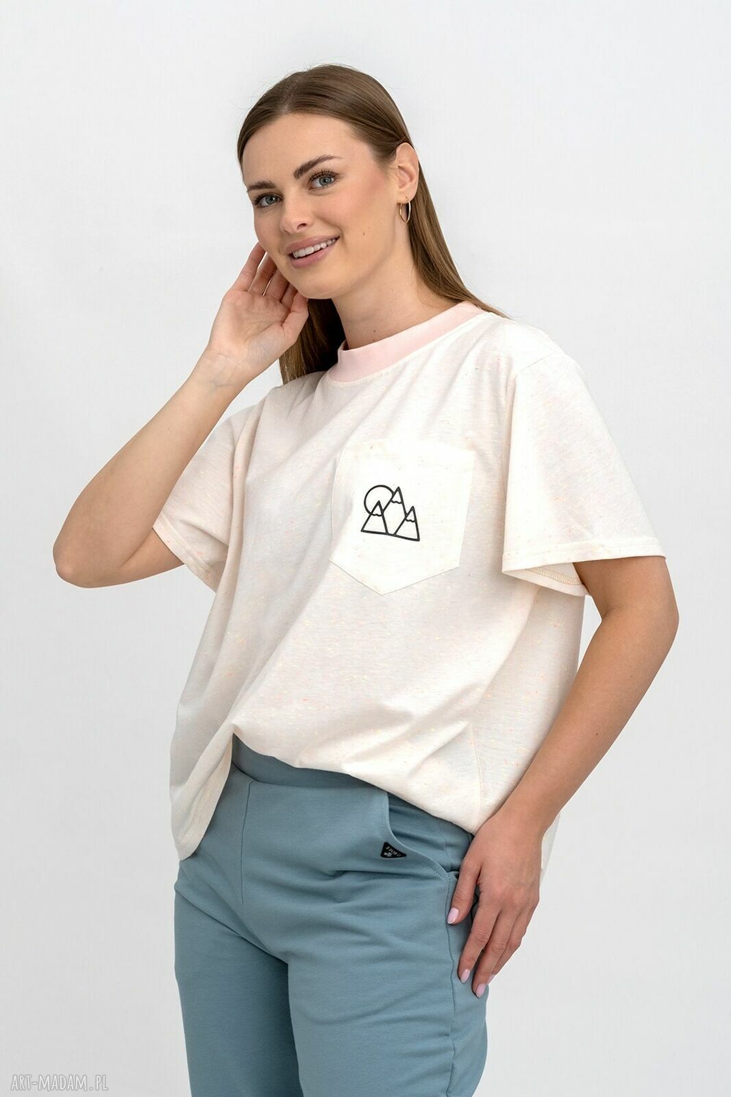 T-shirt damski Wanilia z kieszonką i nadrukiem - oversize