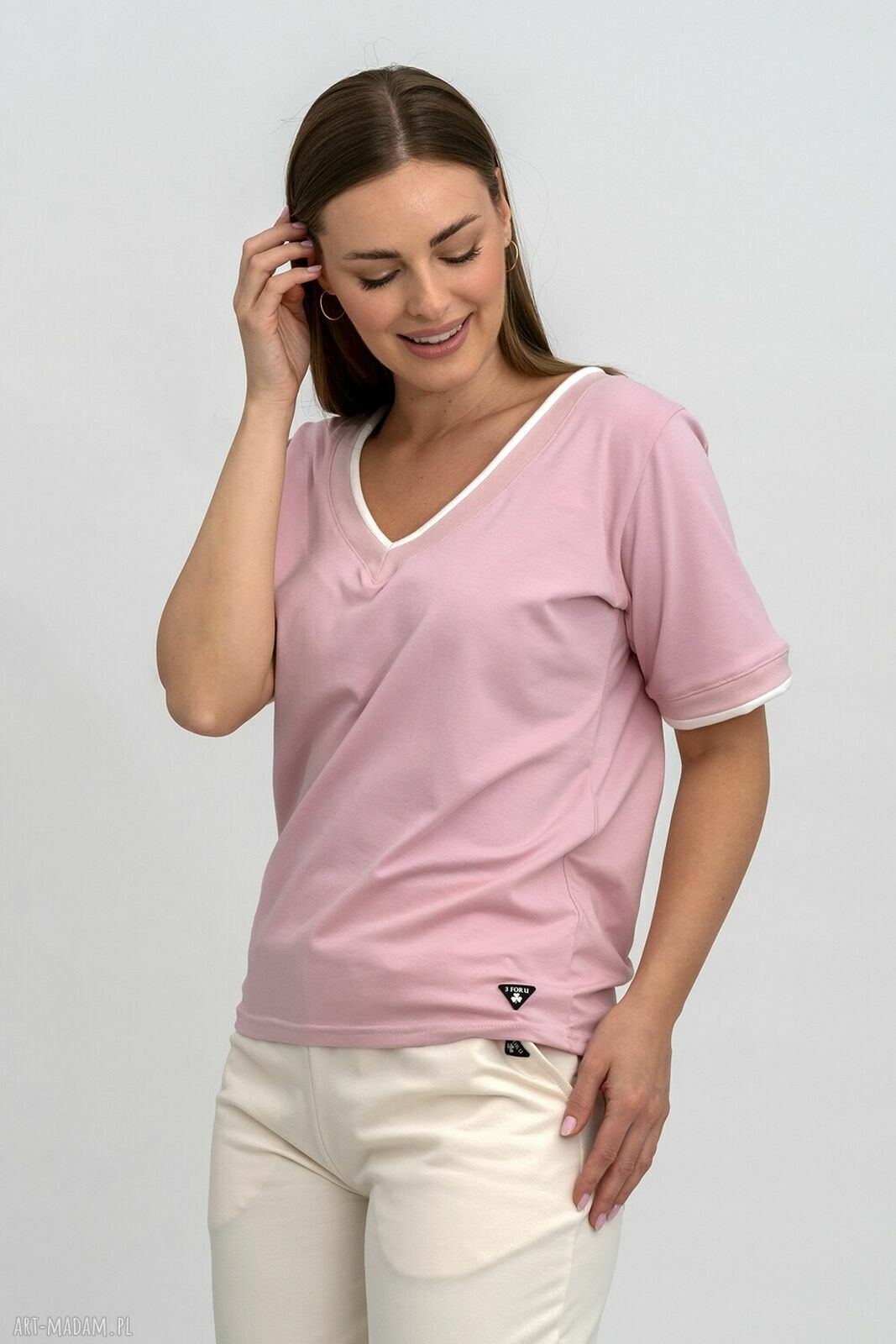 Różowy t-shirt damski do serka - kobiecy fason i wygoda