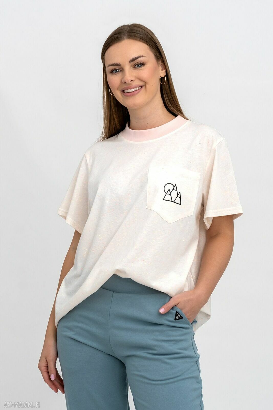 T-shirt damski Wanilia z kieszonką i nadrukiem - oversize