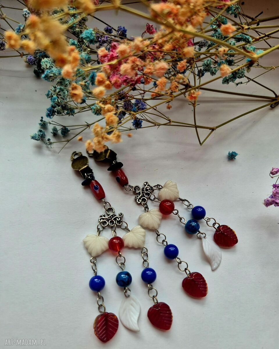 Długie, lekkie klipsy z kolorowymi koralikami w stylu etno-boho