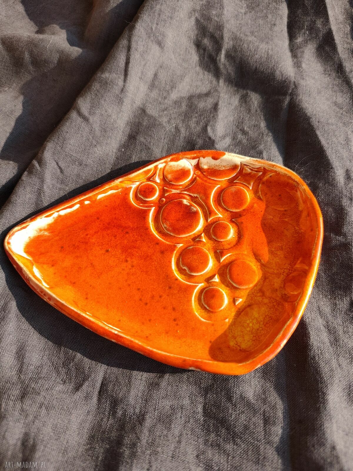 Talerz ceramiczny, który dodaje koloru Twojej kuchni