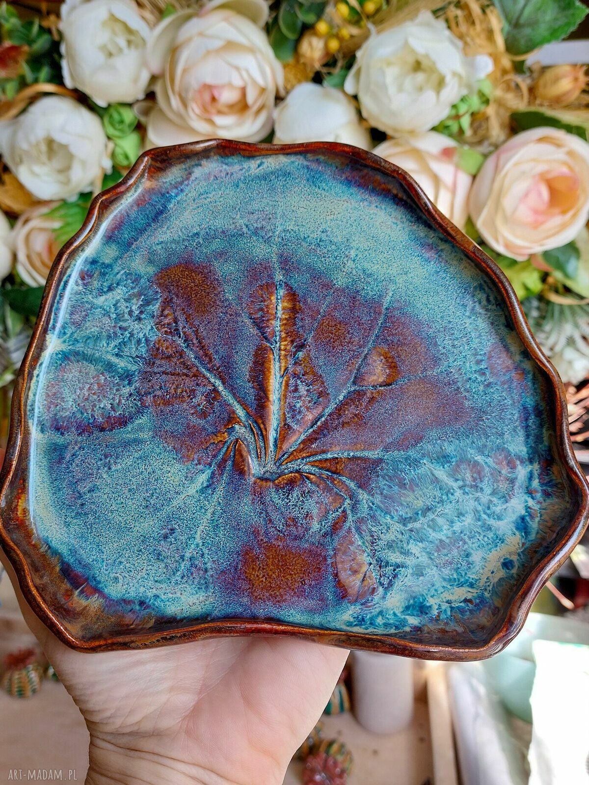 Talerz ceramiczny z odciskiem liścia bergenii