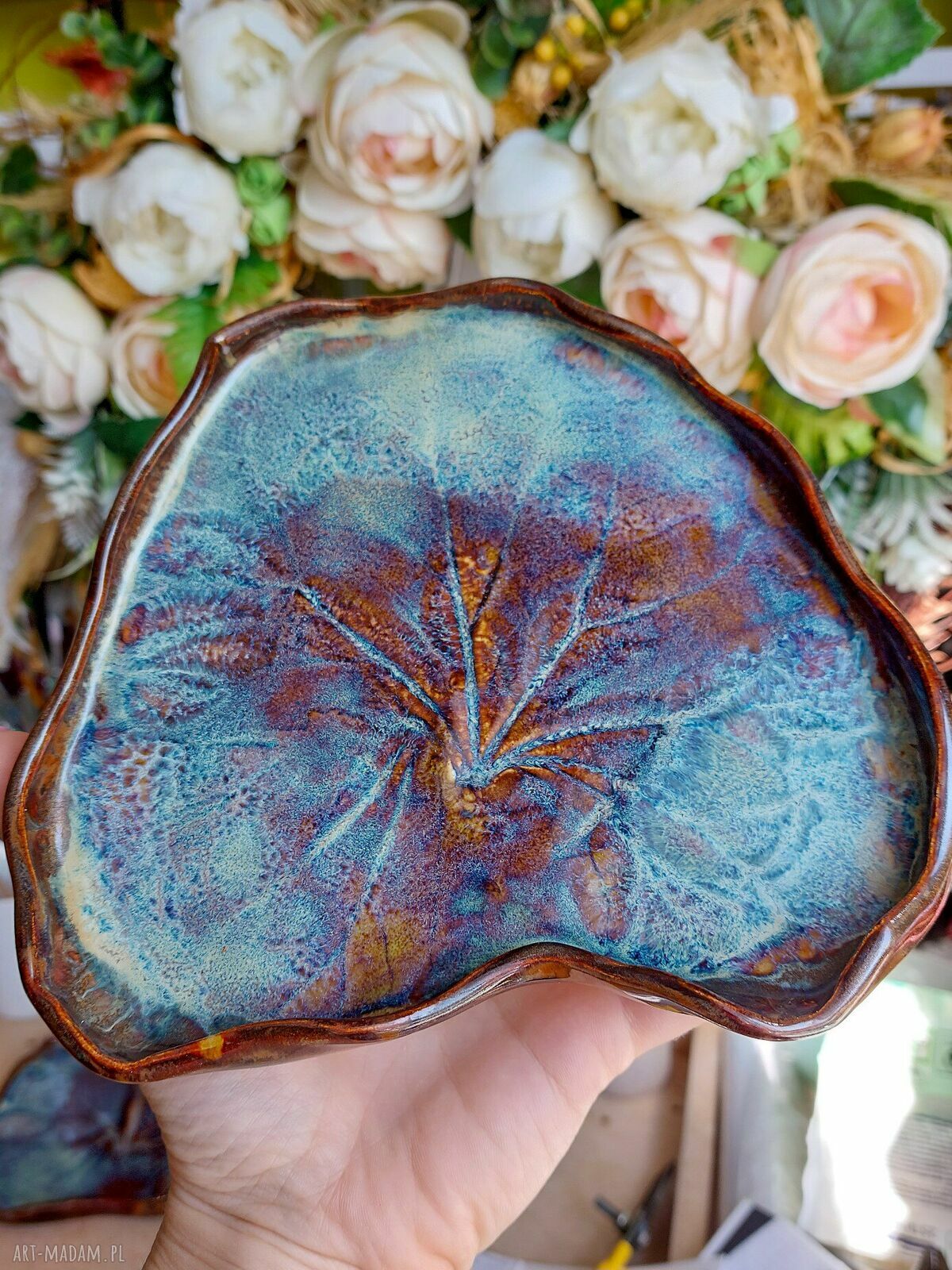 Talerz ceramiczny "Jesienny liść bergenii"