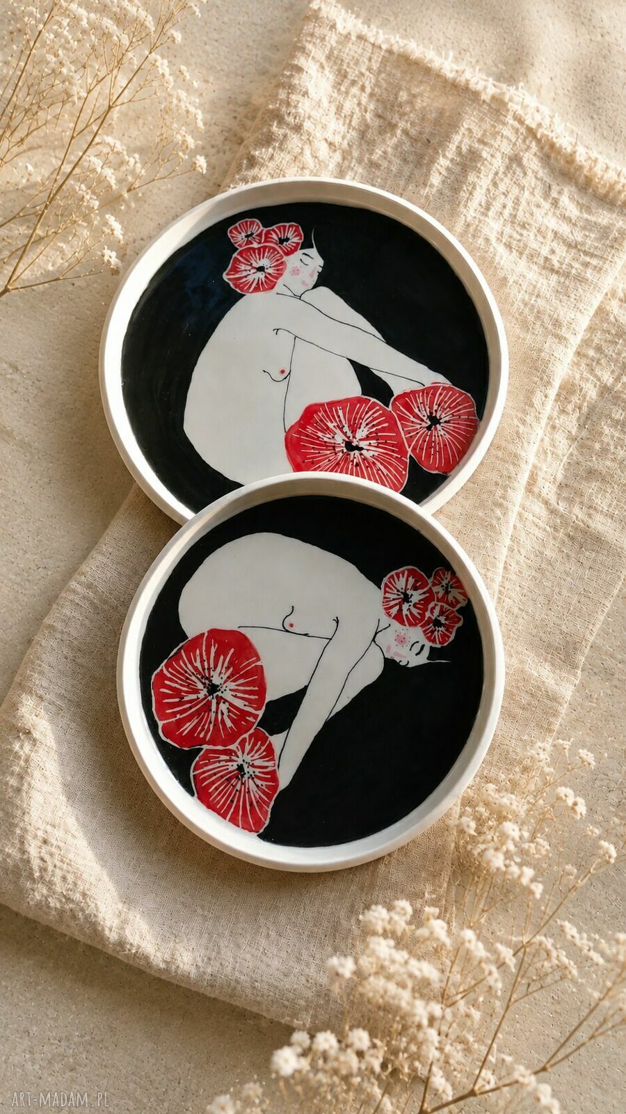 Ręcznie malowany talerz ceramiczny Kobieta i kwiaty 21 cm