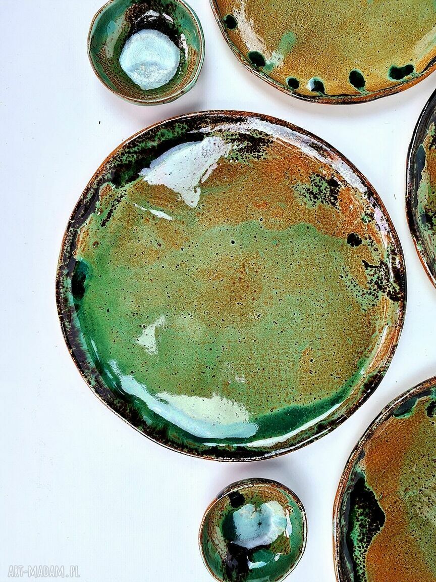 Ręcznie robiony talerz ceramiczny z efektownym szkliwem