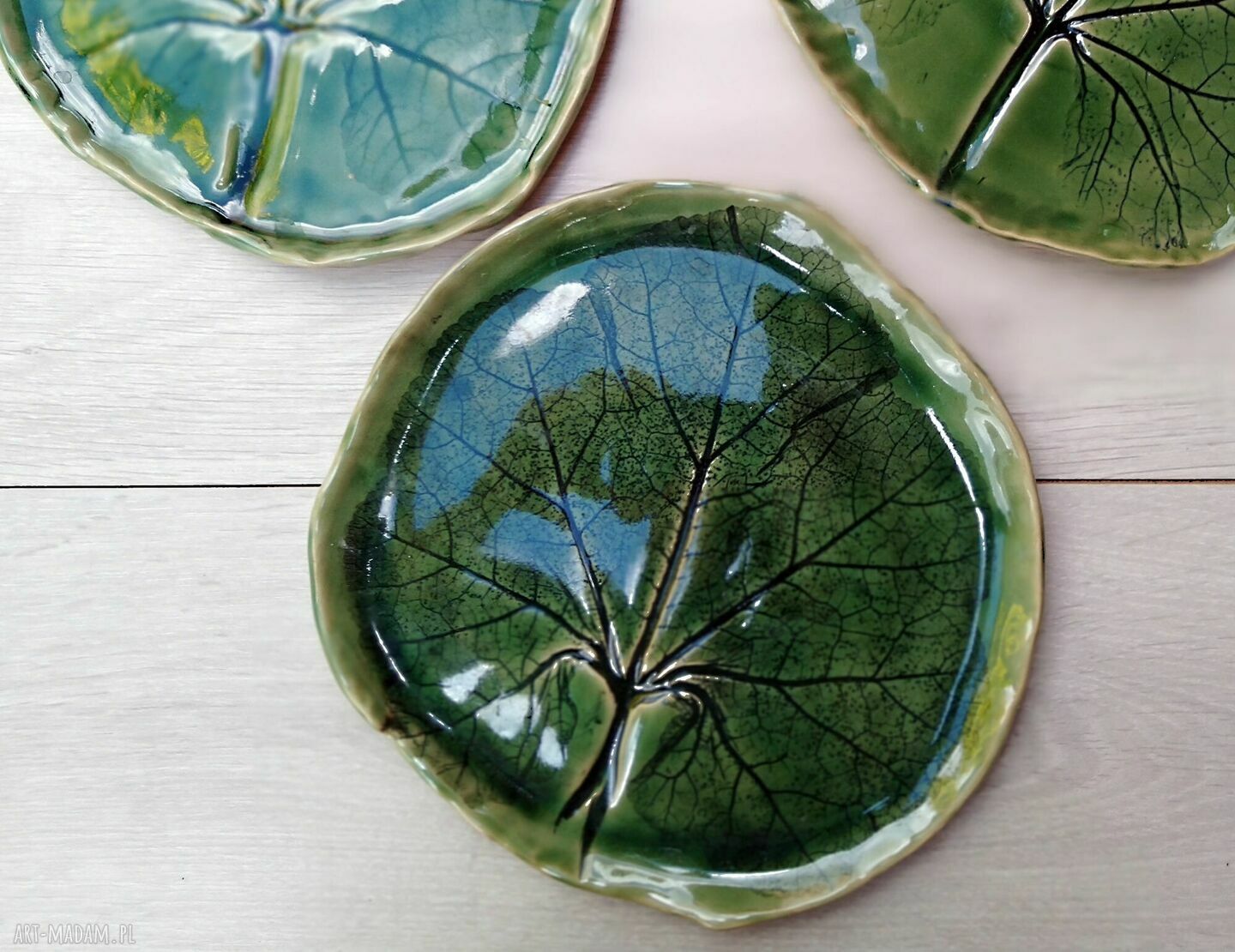 Zielona talerz-patera w kształcie liścia - ceramika 22 cm