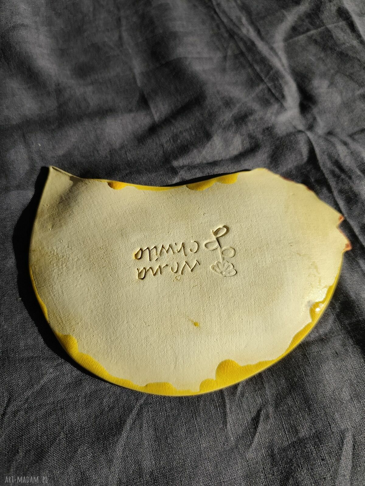 Ceramiczny talerz kurka na Wielkanoc - szkliwiony i wypalany dwa razy