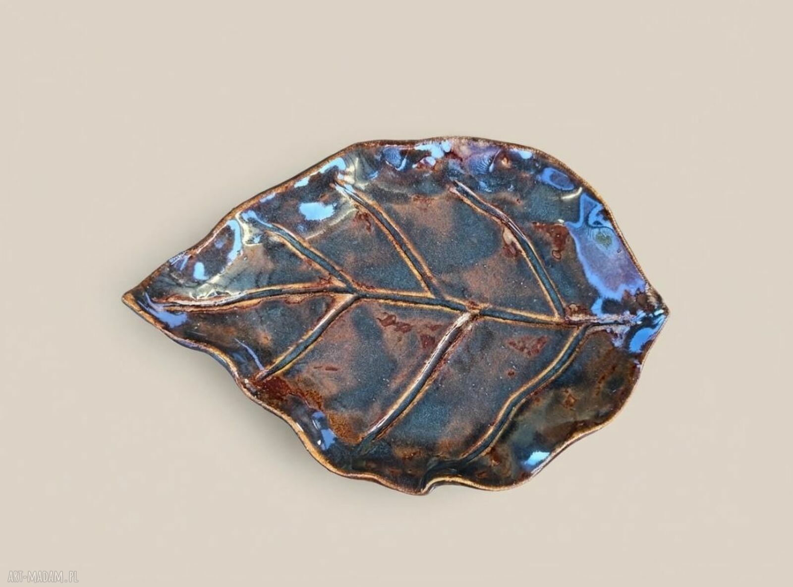 Ceramiczna patera w kształcie liścia