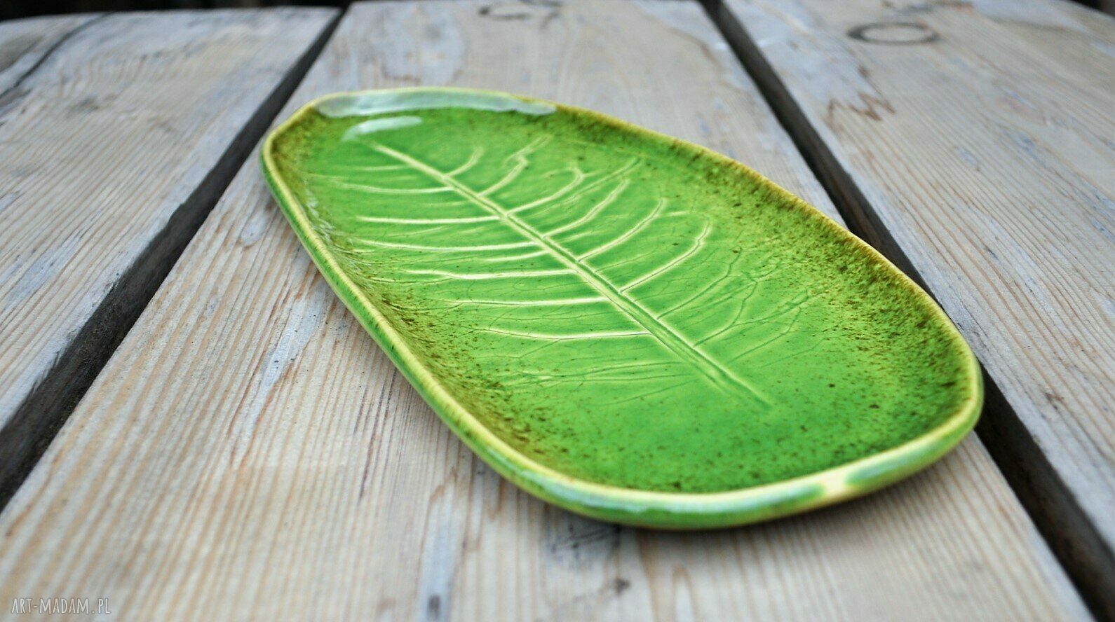 Patera ceramiczna - talerz ozdobny z liściem chrzanu