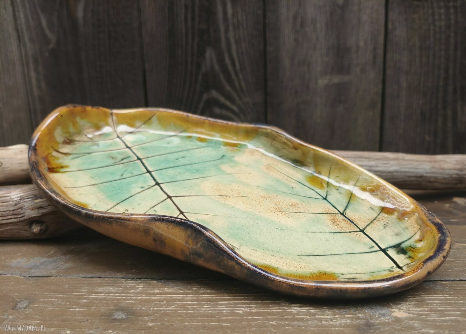 Ceramiczna paterka z liśćmi - podstawka na biżuterię, świece i kadzidło