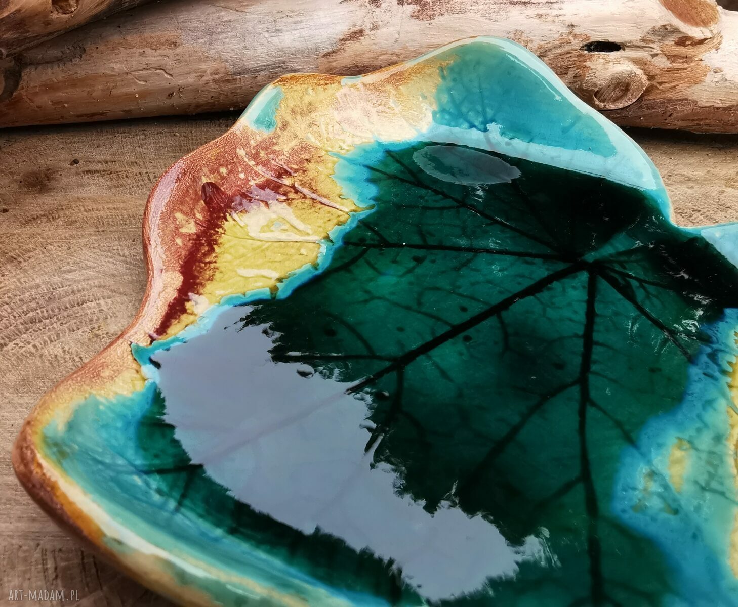 Ceramiczny talerzyk i podstawka z liściem malwy (turkus i brąz)