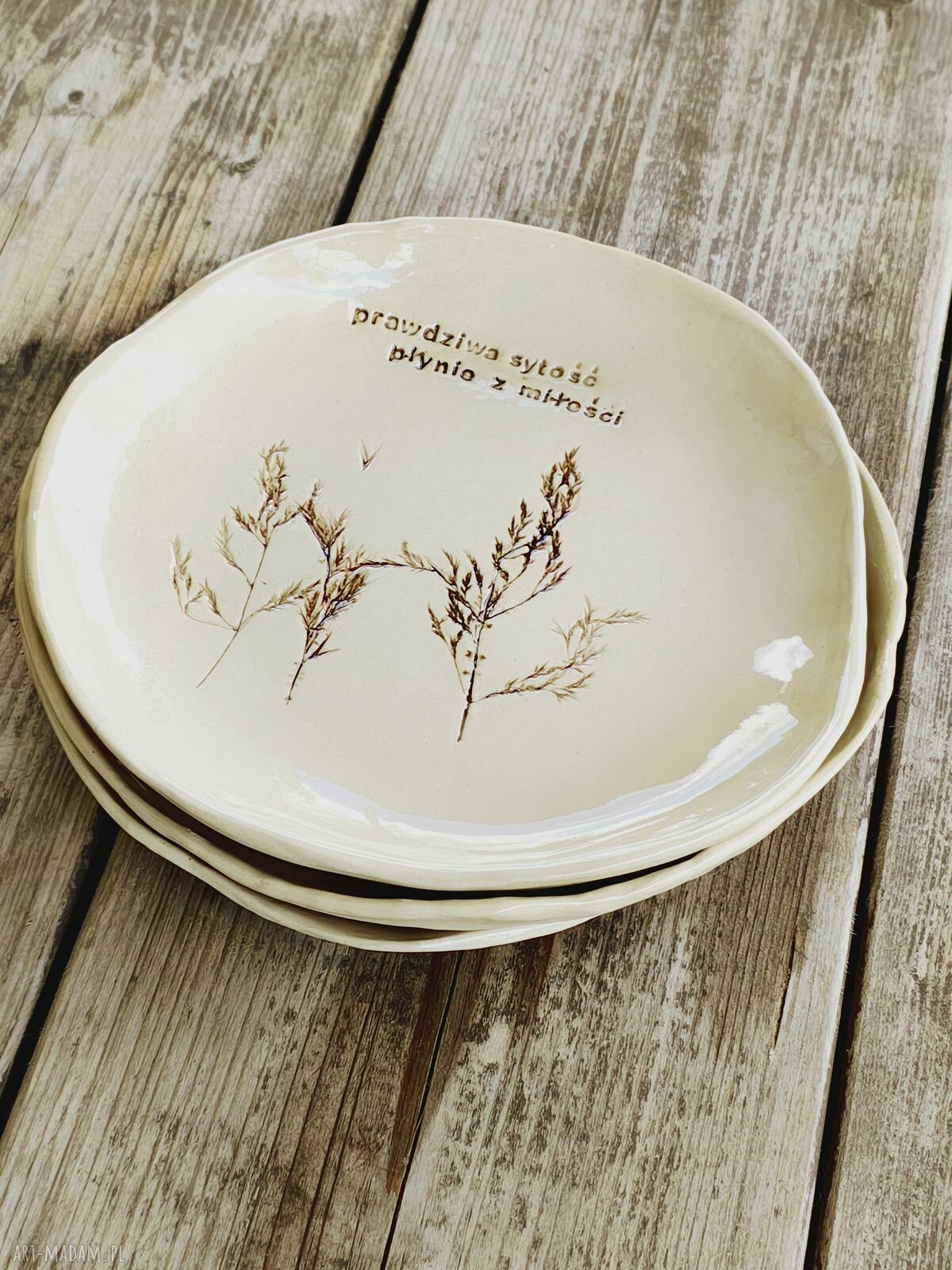 Ręcznie robiony talerzyk ceramiczny 23 cm z gliny z napisem