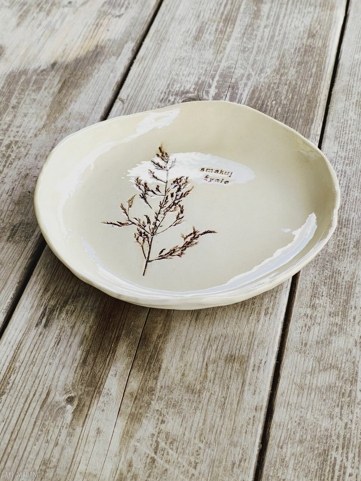 Talerzyk ceramiczny 23 cm „Smakuj życie” - ręcznie robiony z gliny