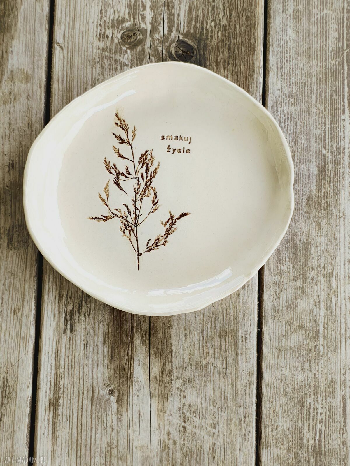 Talerzyk ceramiczny 23 cm „Smakuj życie” - ręcznie robiony z gliny