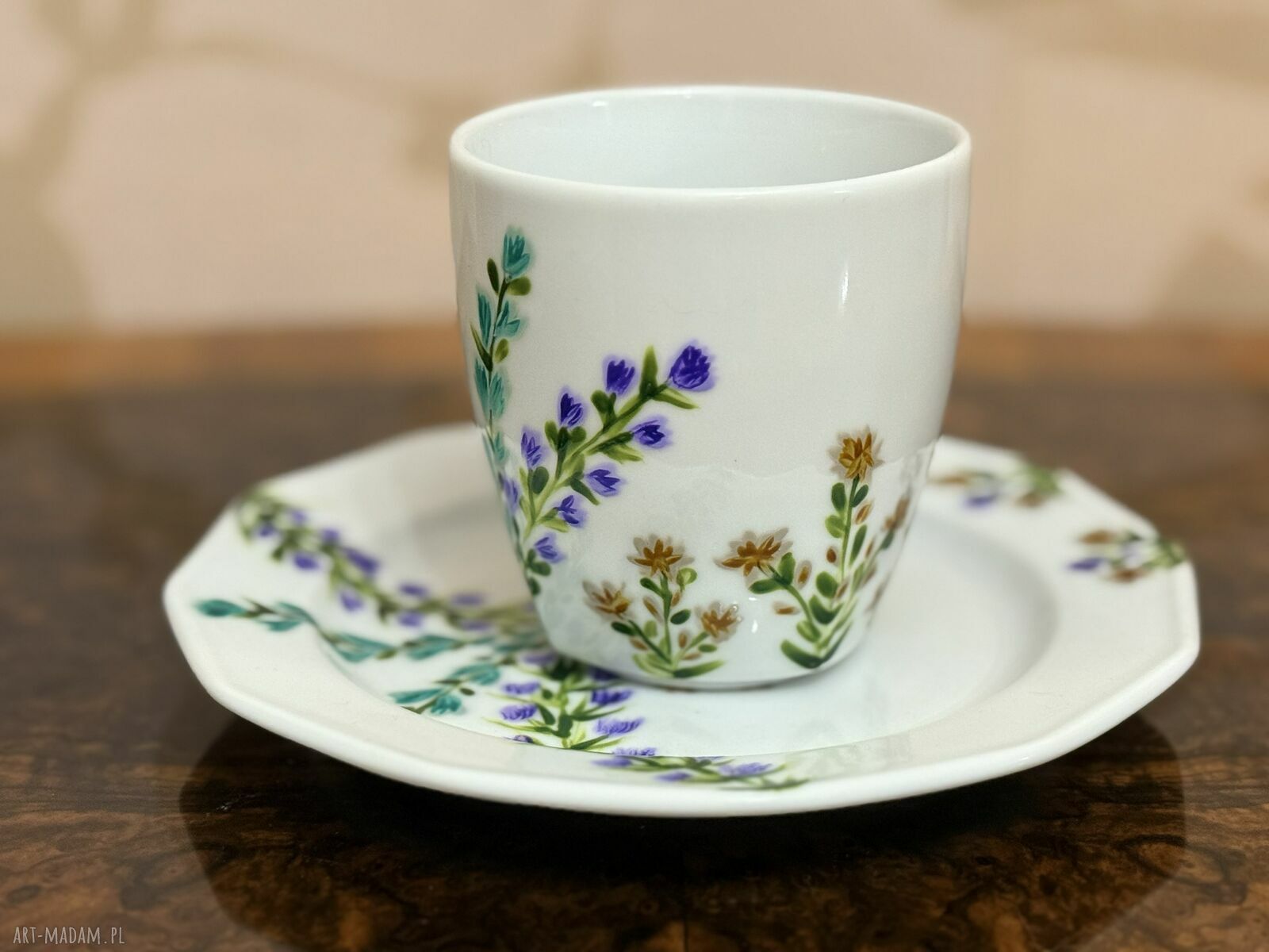 Ręcznie malowany zestaw deserowy “Kwiaty” z porcelany: talerzyk 16 cm i filiżanka 250 ml