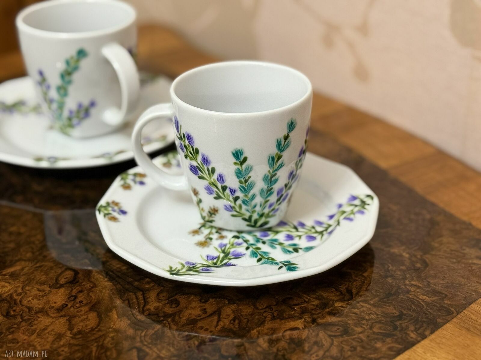 Ręcznie malowany zestaw deserowy “Kwiaty” z porcelany: talerzyk 16 cm i filiżanka 250 ml