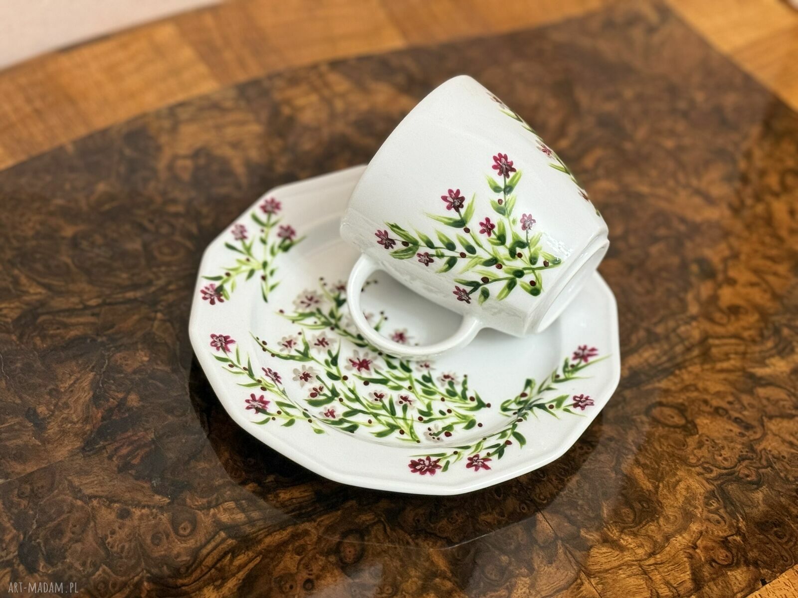 Porcelanowy talerzyk deserowy i filiżanka 250 ml w ręcznie malowane kwiaty - dla Ciebie