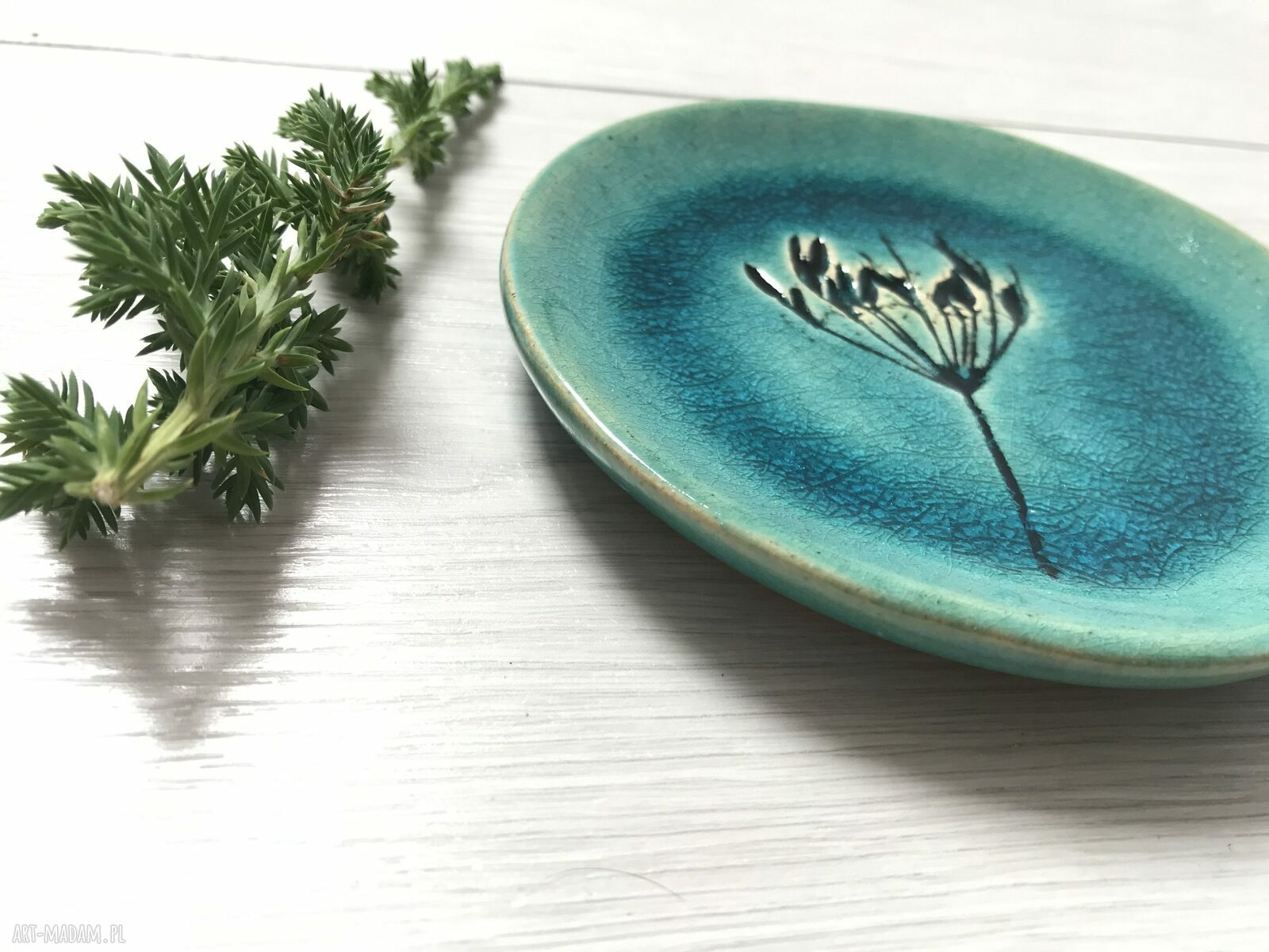 Talerzyk ceramiczny z roślinnym motywem na biżuterię