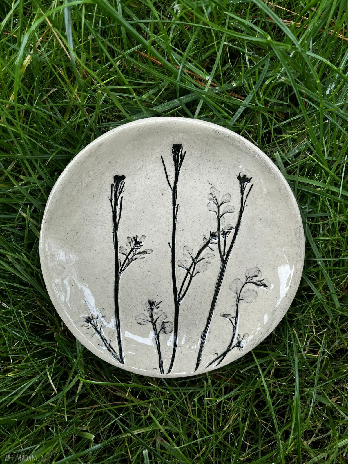 Talerzyk ceramiczny z odbiciem prawdziwych roślin