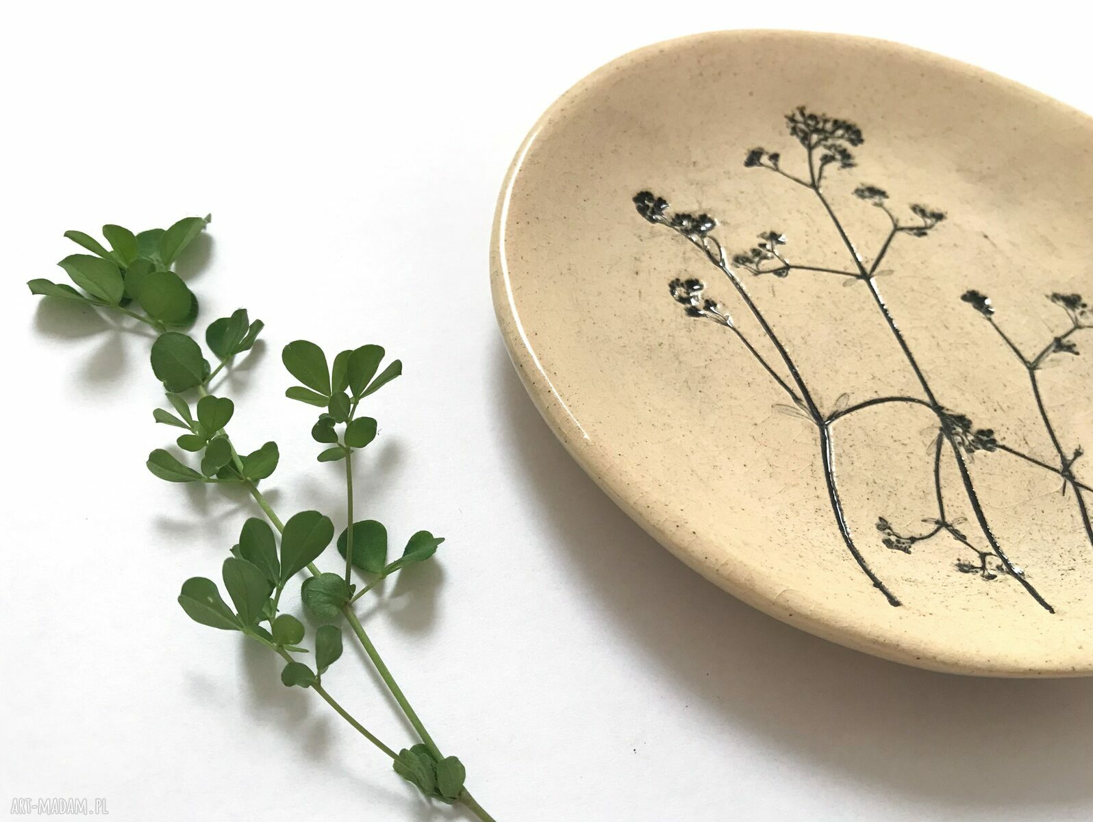 Talerzyk z roślinkami - ceramiczna podstawka na biżuterię
