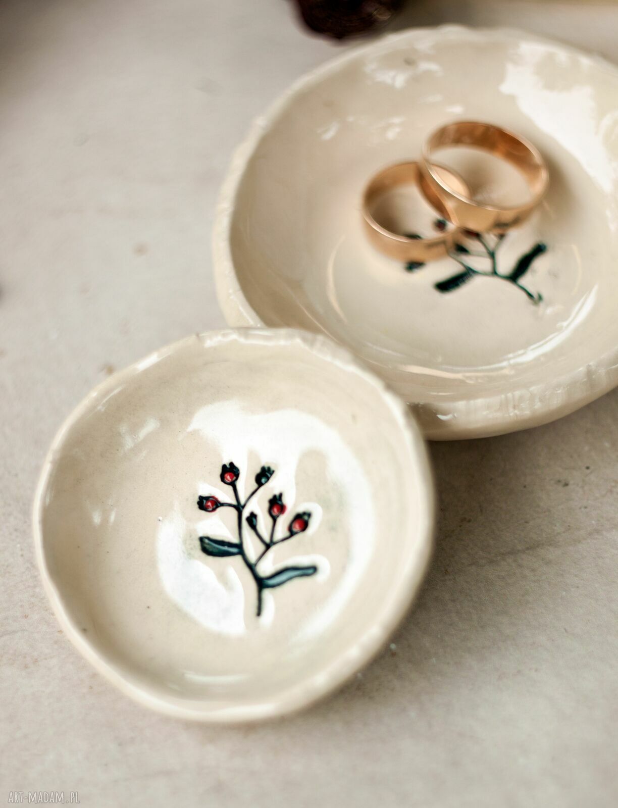 Zestaw dwóch ceramicznych miseczek na biżuterię - białe spodeczki