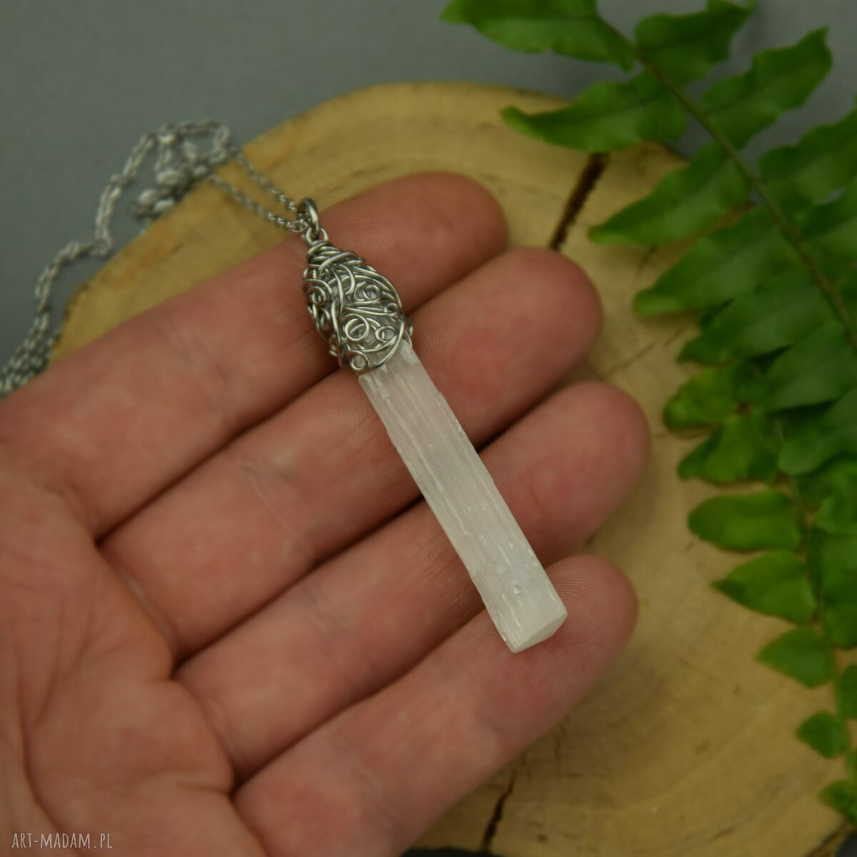 Wisiorek talizman z surowego selenitu - kamień księżycowy w wire wrapping