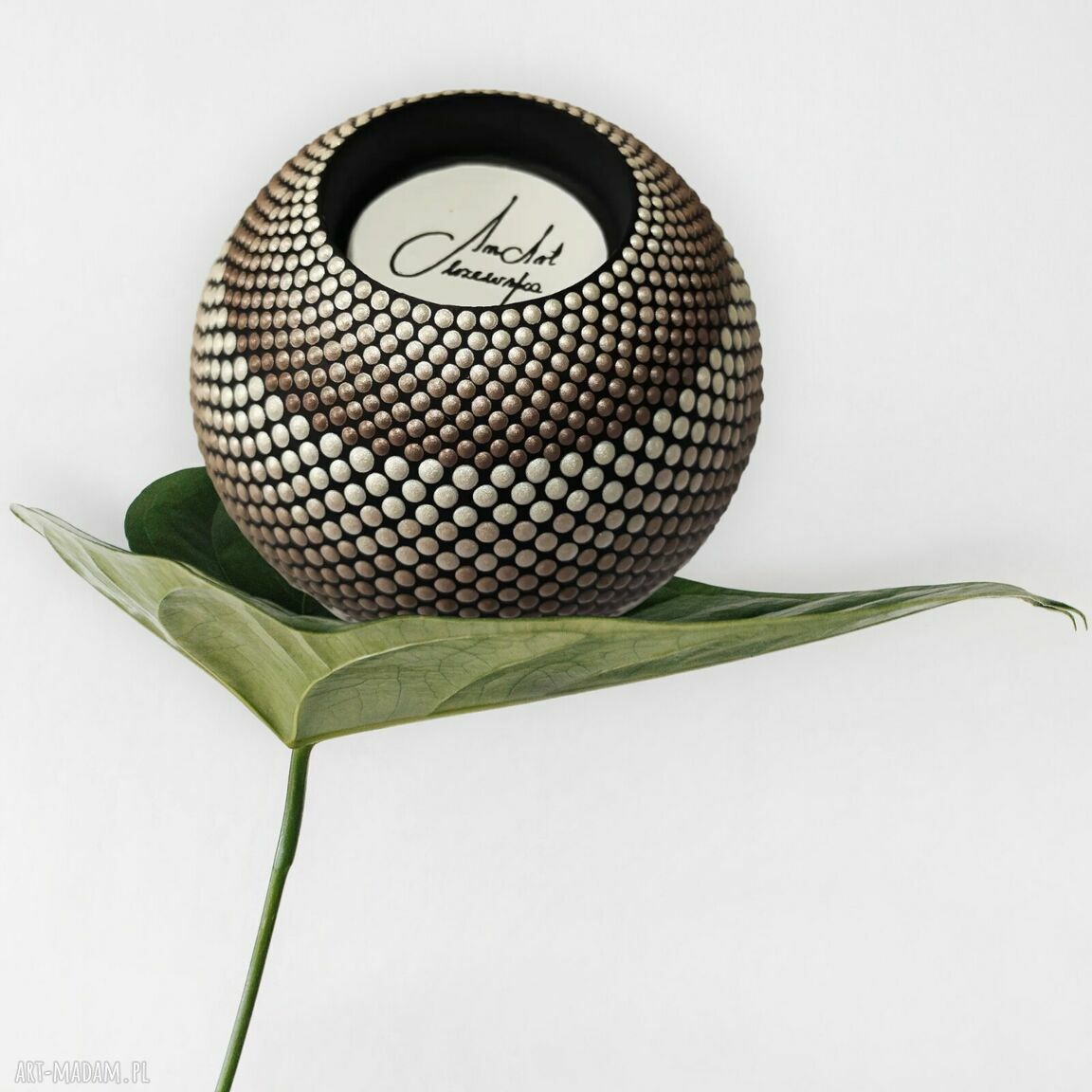 Beżowy świecznik na tealight - rękodzieło dotting, idealny na prezent