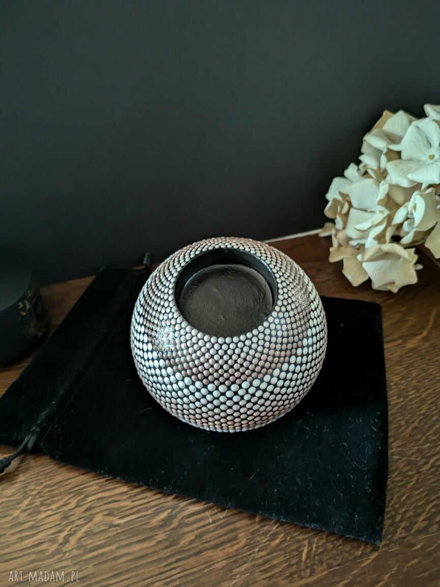 Beżowy świecznik na tealight - rękodzieło dotting, idealny na prezent