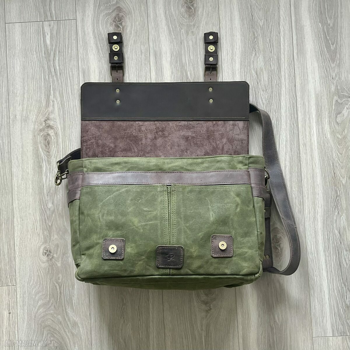 teczki: Duża teczka ze skóry i bawełny woskowanej zielono brązowa. Ręcznie zrobione