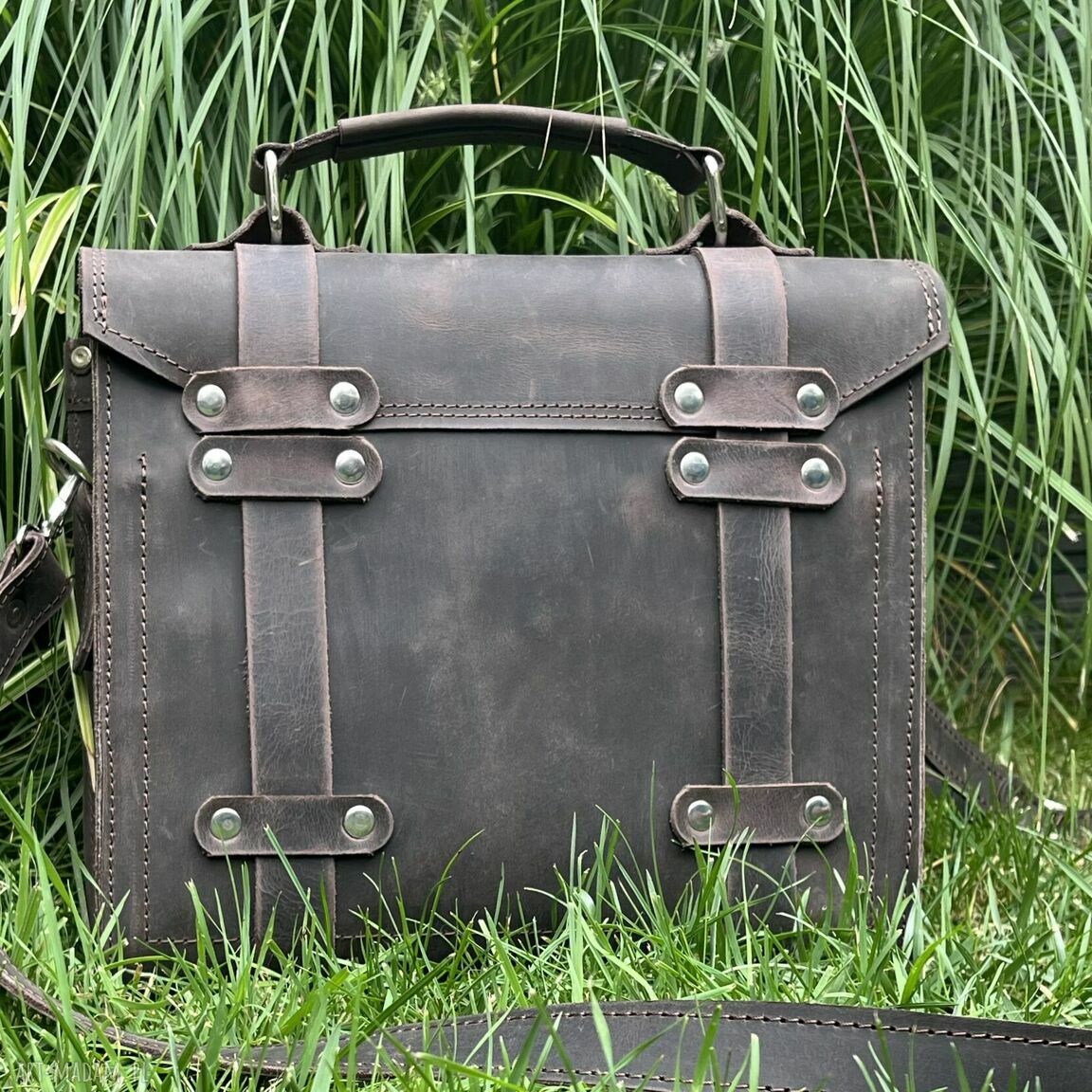 na ramię: Torba brązowa ze skóry na ramię. Autorskie