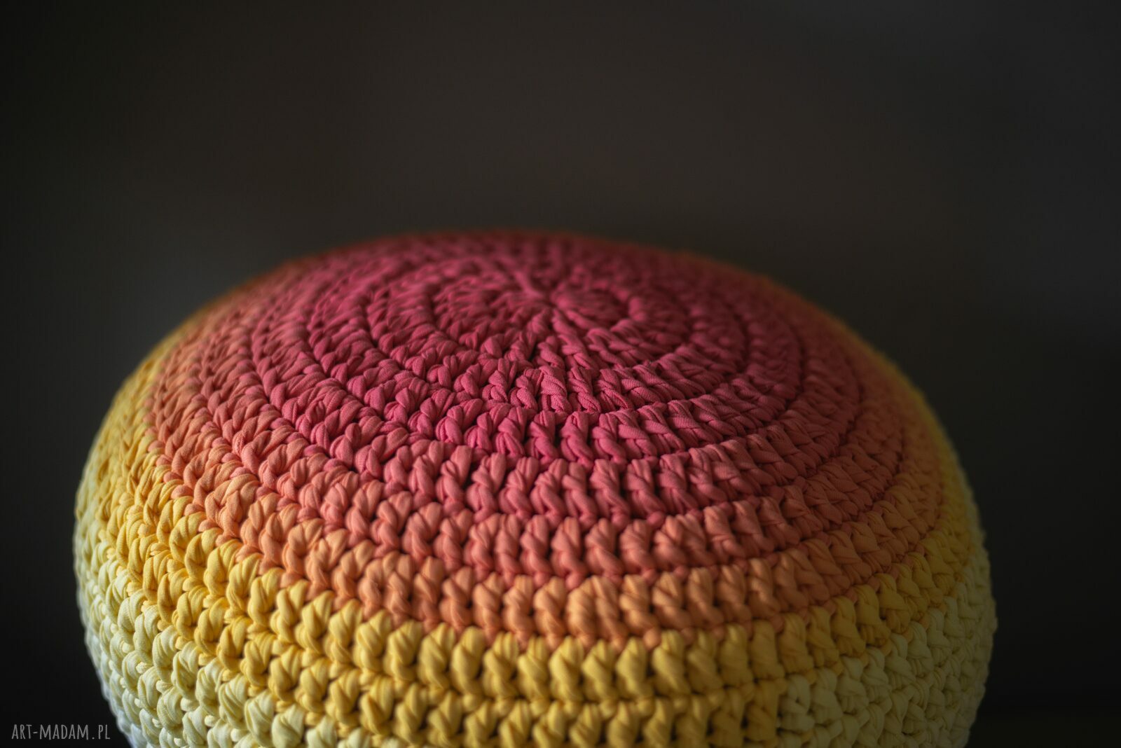 Tęczowa pufa handmade w stylu ombre - pufa na szydełku do pokoju dziecka i jogi