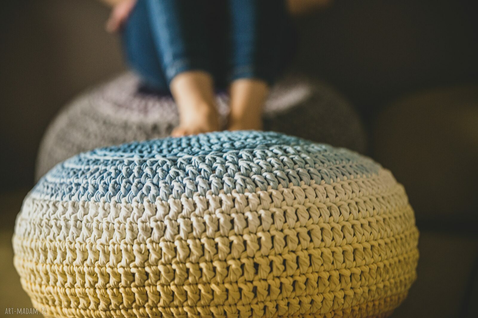 Tęczowa pufa handmade w stylu ombre - pufa na szydełku do pokoju dziecka i jogi
