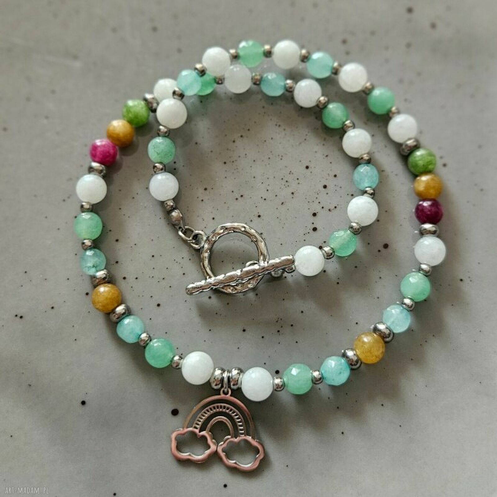 Tęczowy choker z jadeitami - kolorowy naszyjnik z zawieszką tęczy
