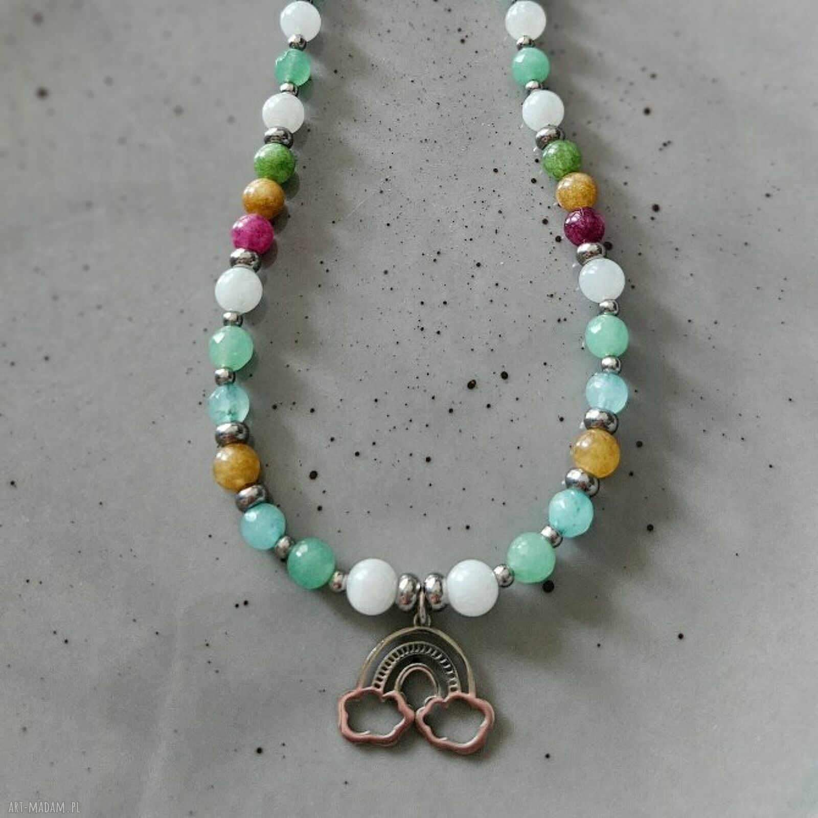 Tęczowy choker z jadeitami - kolorowy naszyjnik z zawieszką tęczy