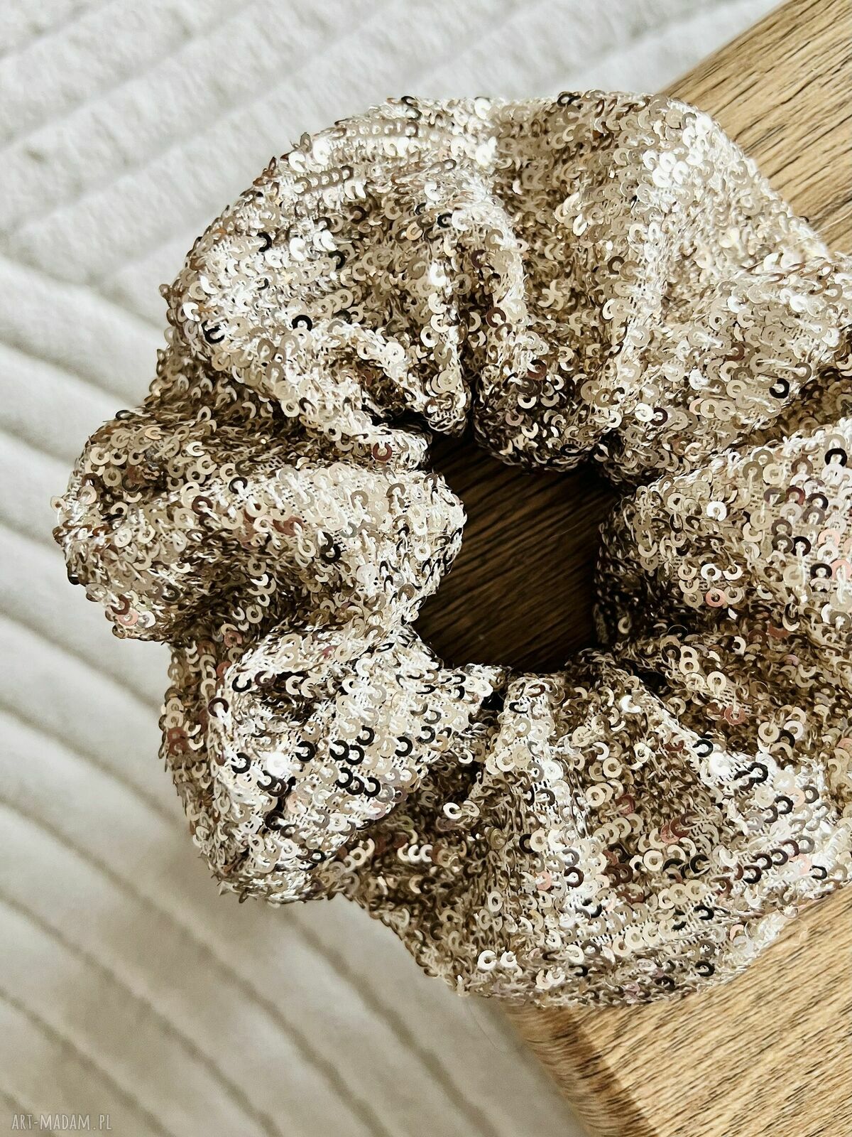 Time to Shine - szampańskie srebro scrunchie zero waste